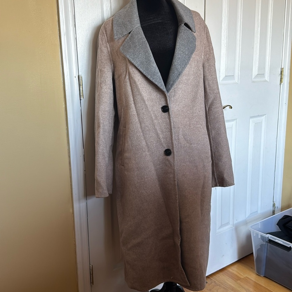 WOMENS WINTER COAT FOR SALE SIZE LARGE PERFECT FOR WINTER SEADON